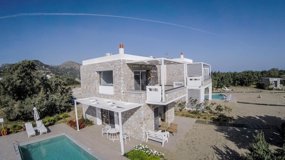 Cedar Bay Beachside Villas Palaiochora Eksteriør billede