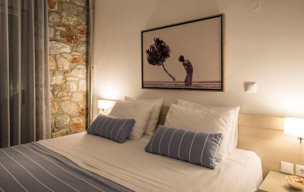 Cedar Bay Beachside Villas Palaiochora Eksteriør billede