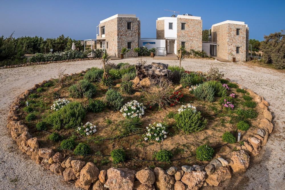 Cedar Bay Beachside Villas Palaiochora Eksteriør billede