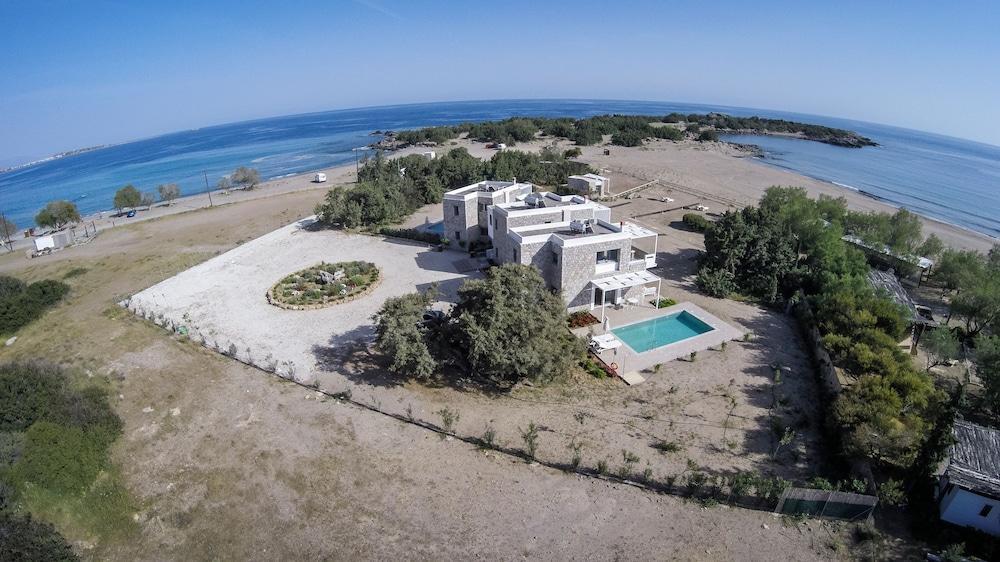 Cedar Bay Beachside Villas Palaiochora Eksteriør billede