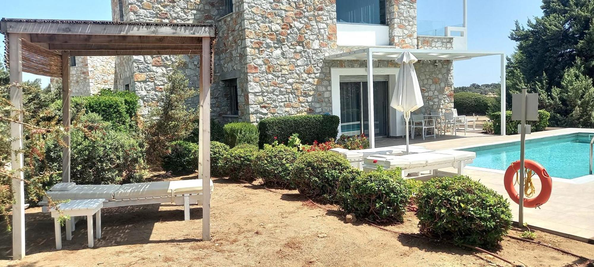 Cedar Bay Beachside Villas Palaiochora Eksteriør billede
