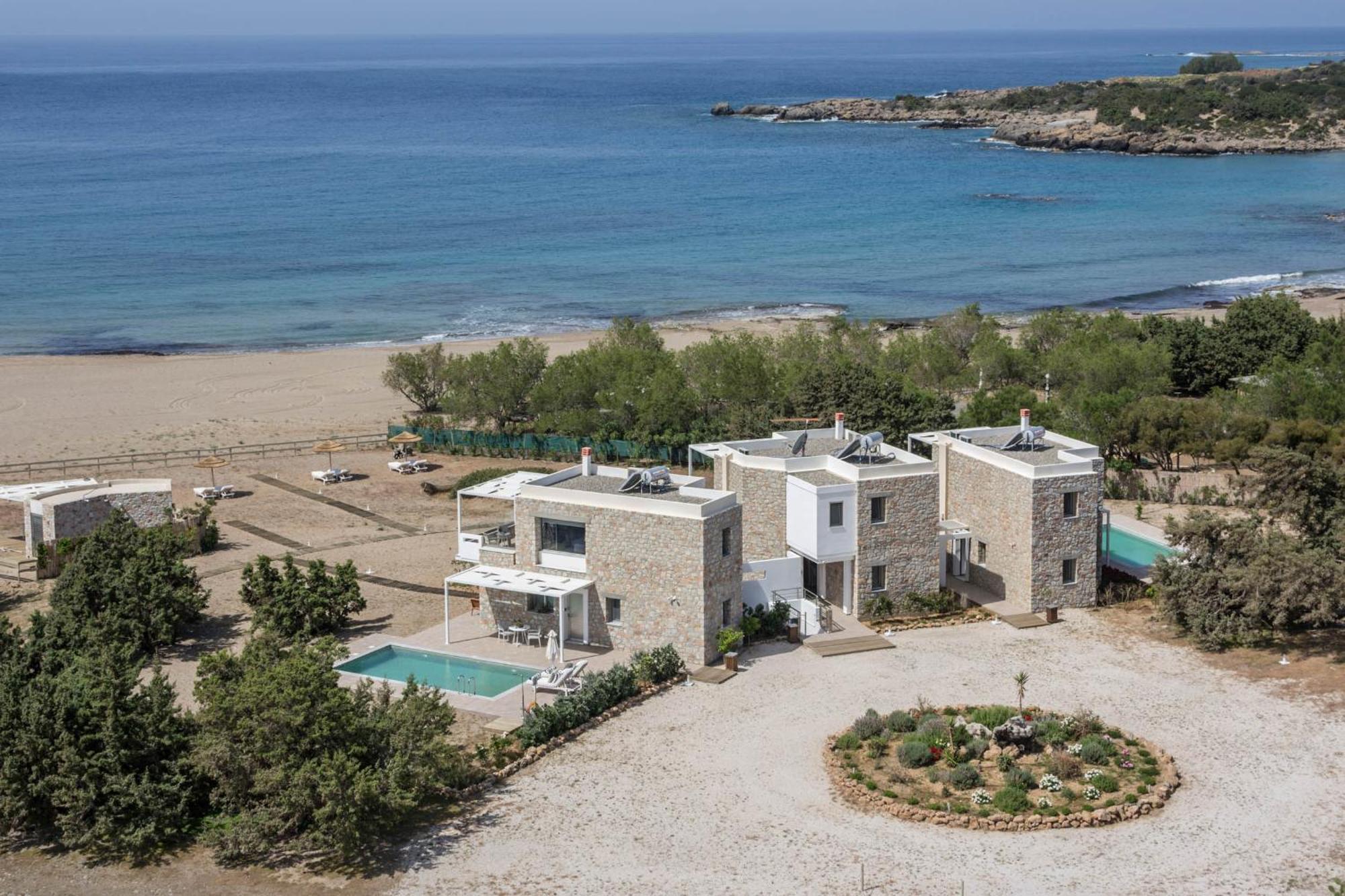 Cedar Bay Beachside Villas Palaiochora Eksteriør billede