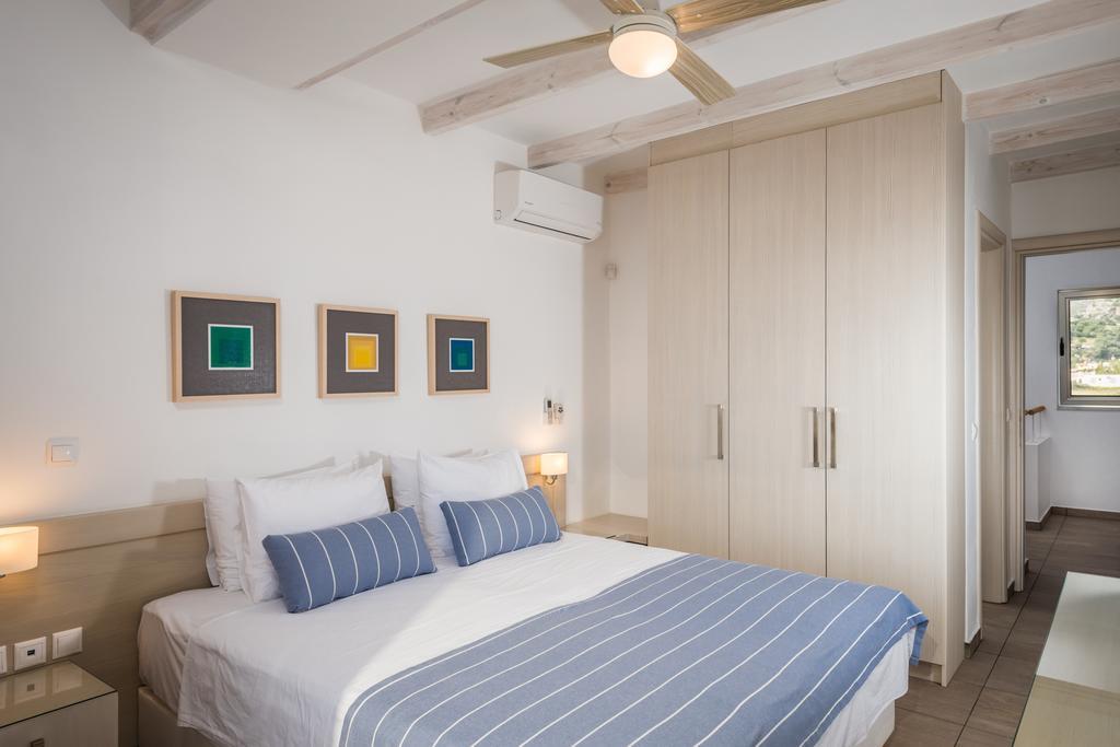 Cedar Bay Beachside Villas Palaiochora Eksteriør billede