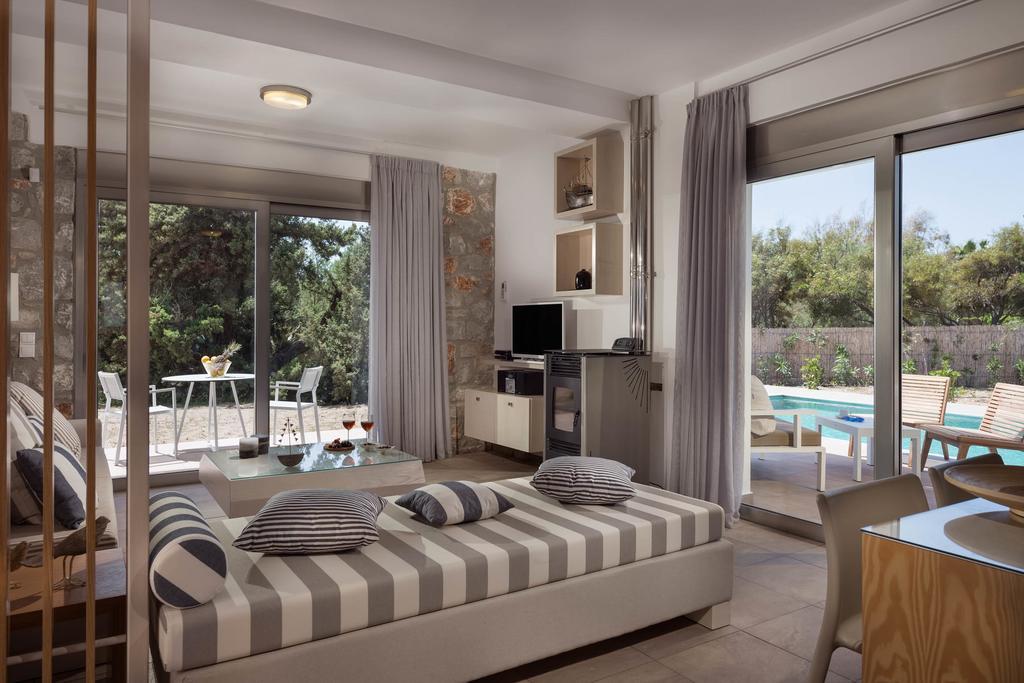 Cedar Bay Beachside Villas Palaiochora Eksteriør billede