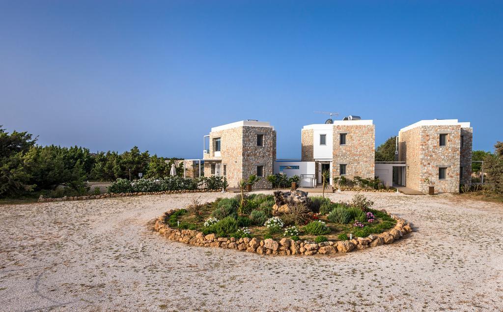 Cedar Bay Beachside Villas Palaiochora Eksteriør billede