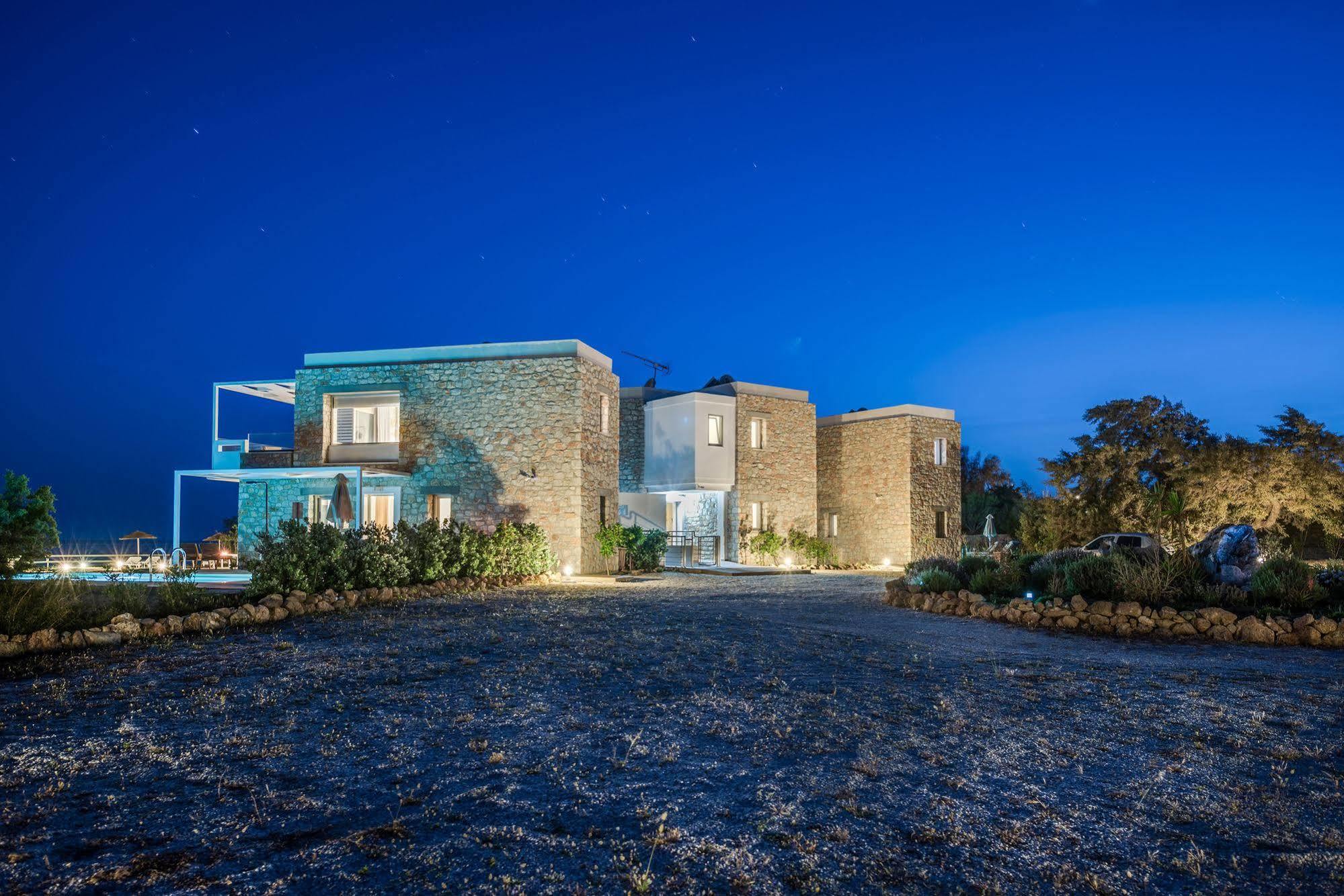 Cedar Bay Beachside Villas Palaiochora Eksteriør billede